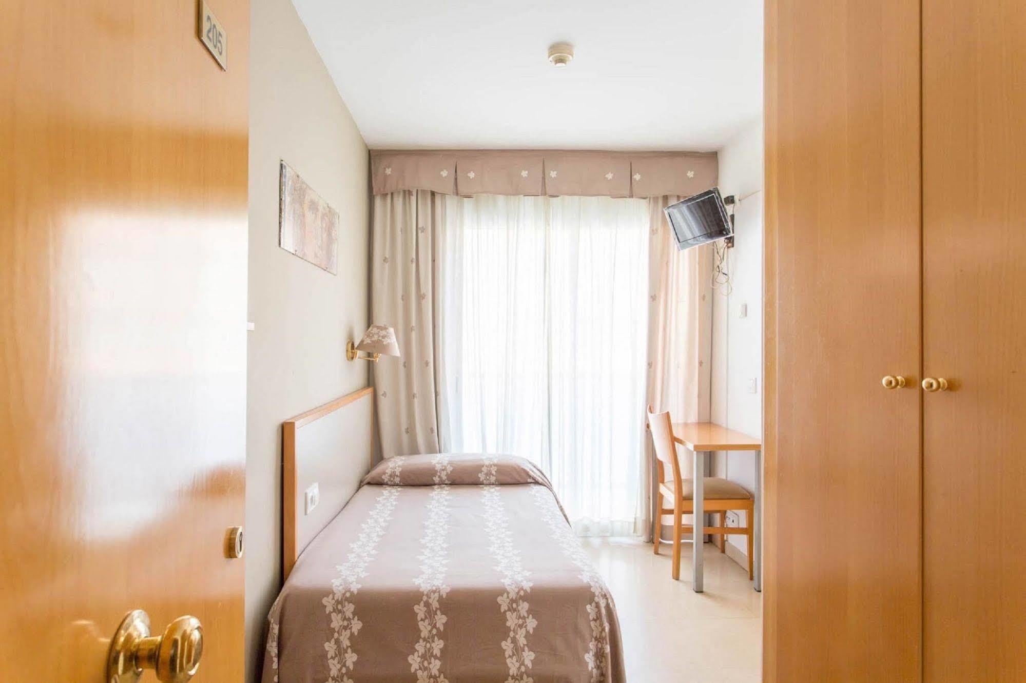 Hotel Cosmos Ταραγόνα Εξωτερικό φωτογραφία